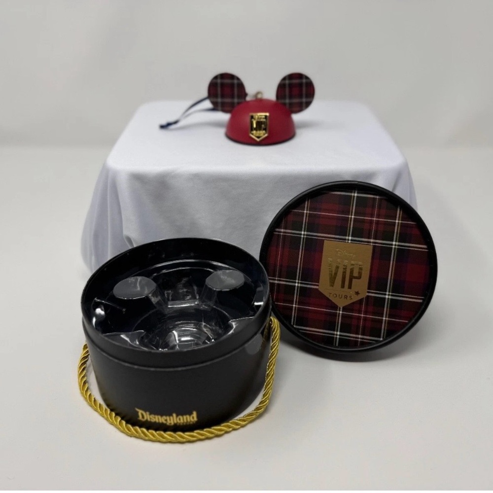 Disneyland VIP Plaid Hat and Box Set